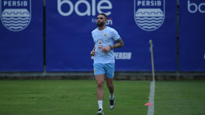 Kurzawa Tak Dibawa Persib ke Solo, tapi Ikut Latihan