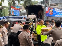 Gotong Royong Polisi Kirim 7 Ton Logistik untuk Korban Longsor Cisarua
