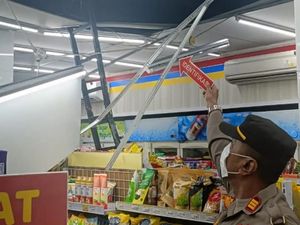 Maling Bobol ATM Usai Jebol Plafon Minimarket di Depok, Polisi Selidiki