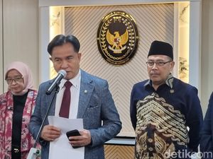 Menko Yusril Teken Pakta Integritas, Ingatkan ASN Kerja Sungguh-sungguh