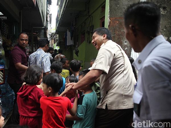 Menteri Maruarar Kunjungi Permukiman Padat Penduduk Menteng Tenggulun
