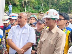 Menteri PU ke Warga Terdampak Bencana di Agam: Saya Perbaiki Irigasi Rusak