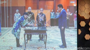 Berita dari Detik Finance: Perombakan Bea Cukai, Menkeu Purbaya Lantik 36 Pejabat Baru