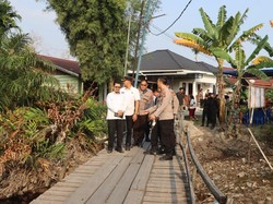 Polda Riau Bangun Jembatan 30 Meter Penghubung Sekolah dan Gereja di Dumai