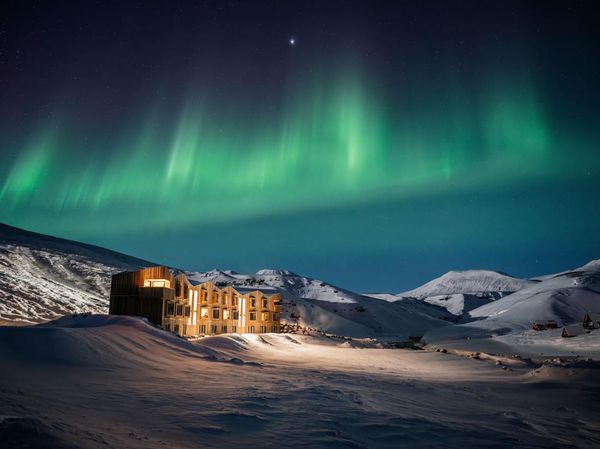 Keren! 9 Restoran Ini Punya Pemandangan Aurora yang Indah