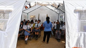 Sekolah Terdampak Bencana, Pelajar SMAN 1 Tukka Ikuti KBM di Tenda Darurat