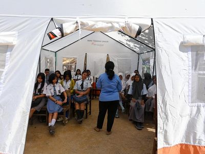 Sekolah Terdampak Bencana, Pelajar SMAN 1 Tukka Ikuti KBM di Tenda Darurat