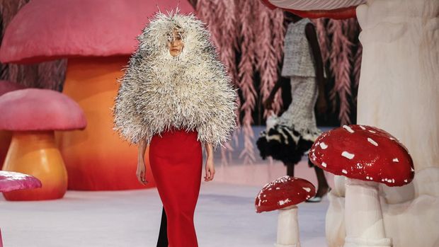 A model presents a creation for Chanel for Women's Haute Couture Spring/Summer 2026 collection fashion show as part of the Paris Haute Couture Fashion Week, in Paris, on January 27, 2026. (Photo by GEOFFROY VAN DER HASSELT / AFP)