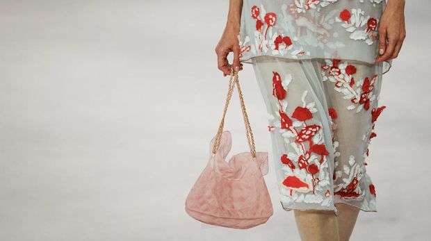 A model presents a creation for Chanel for Women's Haute Couture Spring/Summer 2026 collection fashion show as part of the Paris Haute Couture Fashion Week, in Paris, on January 27, 2026. (Photo by GEOFFROY VAN DER HASSELT / AFP)