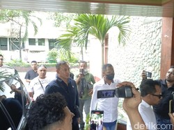 Mokrianus Lay Tiba di Kejari Kupang, Jalani Pelimpahan Perkara