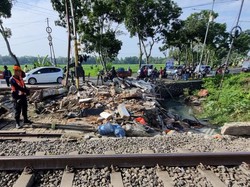 Polisi Usut Dugaan Palang Tak Tertutup Saat Laka Maut Truk Vs KA di Kebumen