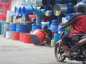 Saat Drum Bekas Disulap Jadi Pundi-pundi Uang