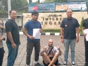 Viral WN Belarusia Berulah di Bali, Ditangkap Malah Acungkan Jari Tengah