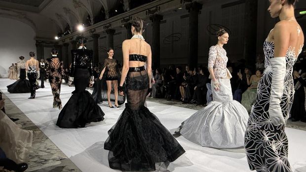 Yanina Couture di Paris Couture Week