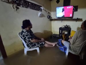 Warga Bidara Cina Jaktim Keluhkan Banjir 2 Hari Belum Surut