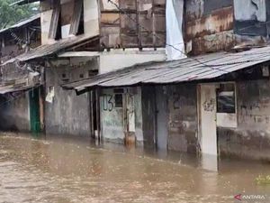 Banjir Rendam Ratusan Rumah di Kampung Sawah Imbas Luapan Kali Cakung