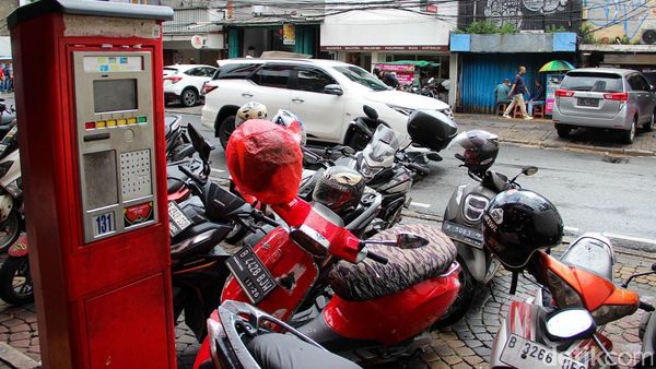 Bayar Pakai QRIS, Pemprov DKI Bereskan Parkir Jalanan