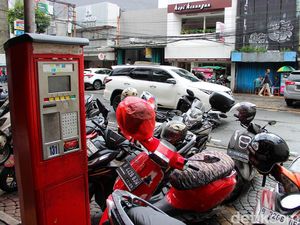 Bayar Pakai QRIS, Pemprov DKI Bereskan Parkir Jalanan