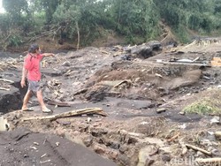 Ribuan Warga Masih Ngungsi Imbas Banjir Bandang di Lereng Gunung Slamet
