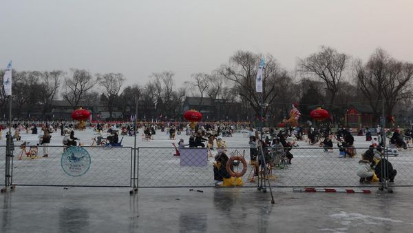 Danau Shichahai Membeku, Wisata Seluncur Es Jadi Daya Tarik Beijing