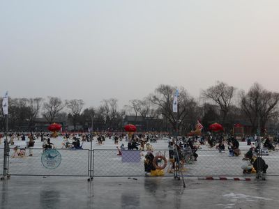 Danau Shichahai Membeku, Wisata Seluncur Es Jadi Daya Tarik Beijing