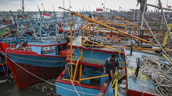 Kapal Nelayan Menumpuk, Kolam Labuh Muara Angke Diperbesar