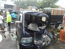 Detik-detik Kecelakaan Karambol 5 Mobil di Jamal Sleman