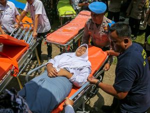 Video: Diduga Keracunan MBG, 64 Siswa SMAN 2 Kudus Alami Diare-Pusing