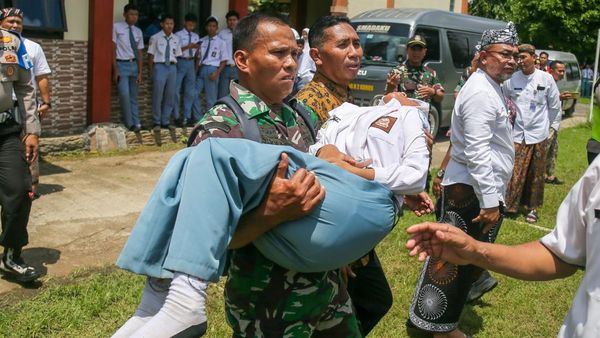 Lagi-lagi MBG Makan Korban, Siswa SMA 2 Kudus Keracunan!