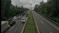 Lalin Cawang Macet Dikepung Kendaraan dari Tol Cikampek dan Jagorawi