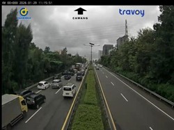 Lalin Cawang Macet Dikepung Kendaraan dari Tol Cikampek dan Jagorawi
