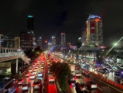 Jam Pulang Kerja, Lalin Tol Dalkot-Jalan Gatsu Macet Usai Diguyur Hujan