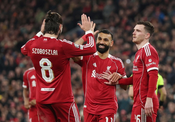 Soccer Football - UEFA Champions League - Liverpool v Qarabag - Anfield, Liverpool, Britain - January 28, 2026 Liverpools Mohamed Salah celebrates scoring their third goal with teammates REUTERS/Phil Noble