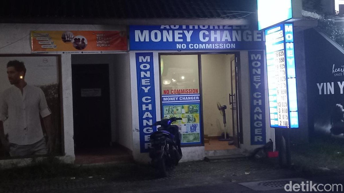 Lokasi gerai penukaran mata uang asing di Jalan Raya Nyuh Kuning, Kecamatan Ubud, yang diduga menipu pelanggan, Kamis (29/1/2026). (Aryo Mahendro/detikBali).