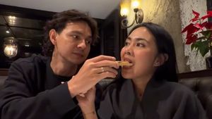 Manisnya Marcell  Darwin dan Istri Saat Masak hingga Makan Bareng