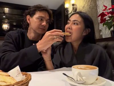 Manisnya Marcell  Darwin dan Istri Saat Masak hingga Makan Bareng