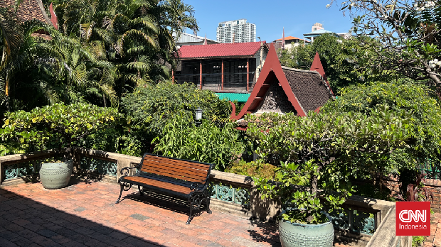 Mengunjungi Jim Thompson Museum Bangkok, salah satu rumah peninggalan Jim Thompson di Bangkok, tokoh yag mengenalkan silk (kain khas thailand) ke kancah internasional