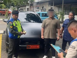 Kemhan: Porsche Tak Terdaftar Inventaris, Pelat Tak Sesuai Peruntukan