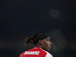 Melambung Jauh, Terbang Tinggi, Tendangan Madueke....