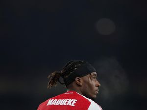 Melambung Jauh, Terbang Tinggi, Tendangan Madueke....