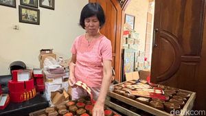 Produsen Kue Keranjang di Surabaya Banjir Pesanan Jelang Imlek