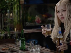 Rose BLACKPINK Racik Koktail Korea Hits, Pakai 2 Minuman Ini