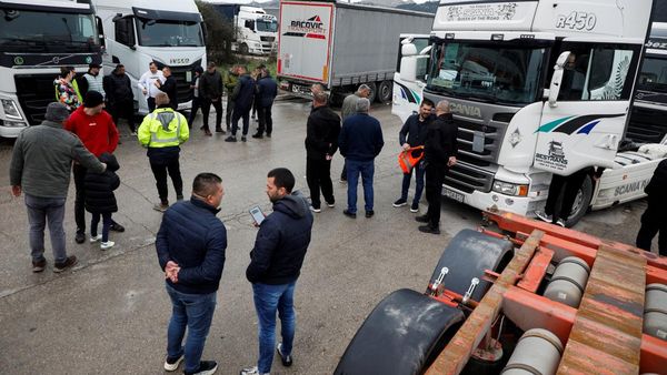 Truk Mandek di Balkan Barat, Akses Perbatasan Uni Eropa Diblokir