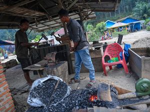 UMKM Golok Sipange Godang Mulai Produksi Lagi Pascabencana