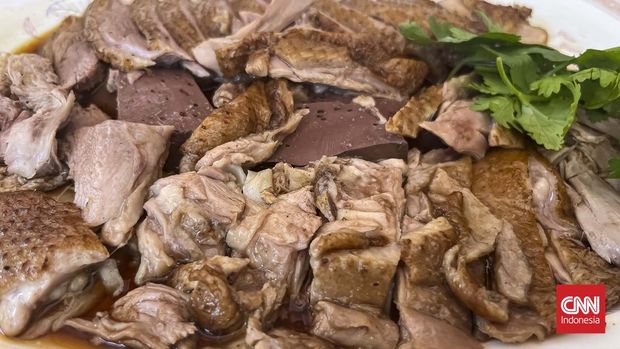 Urai Han Palo Braised Goose. Salah satu restoran michelin star 2025 di Bangkok. Menyajikan menu Angsa dengan citarasa old school racikan keluarga