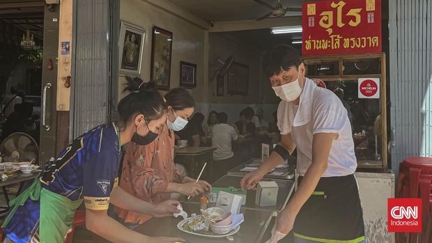 Urai Han Palo Braised Goose. Salah satu restoran michelin star 2025 di Bangkok. Menyajikan menu Angsa dengan citarasa old school racikan keluarga