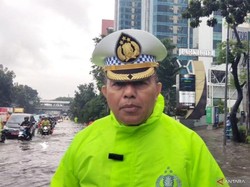 Jalan DI Panjaitan Macet Imbas Banjir, Contraflow Berlaku untuk Motor