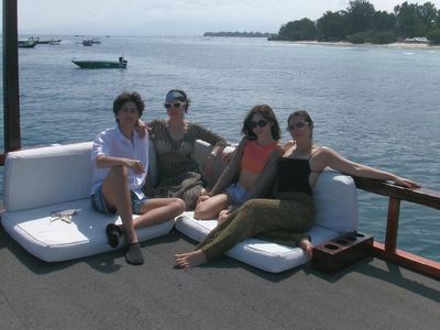 Foto Liburan Keluarga Wulan Guritno di Gili Meno