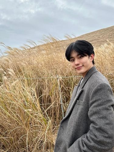 Aktor Yoo Seon Ho dikonfirmasi berpacaran dengan aktris Shin Eun Soo pada Kamis, (29/1/2026).