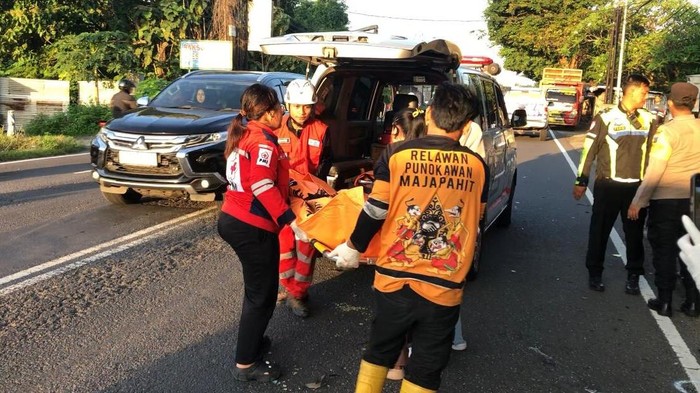 Anggota TNI Tewas Tertabrak Truk di Mojokerto